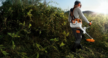 Мотокоса-кусторез STIHL FS 560 C-EM с трехлопастным ножом 41482000001 в Санкт-Петербурге