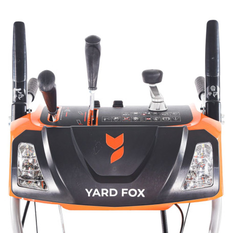 Бензиновый снегоуборщик Yard Fox Pro 7154E в Санкт-Петербурге