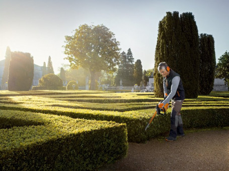 Кусторез бензиновый STIHL HS 82 R 75 см 42370112941 в Санкт-Петербурге
