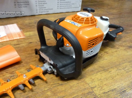 Кусторез бензиновый STIHL HS 82 R 75 см 42370112941 в Санкт-Петербурге