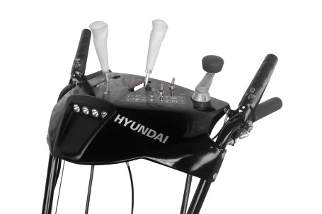 Снегоуборщик HYUNDAI S 7066 в Санкт-Петербурге