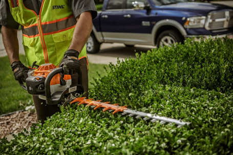 Кусторез бензиновый STIHL HS 82 T (75 см)  с поворотной рукояткой 42370112952 в Санкт-Петербурге