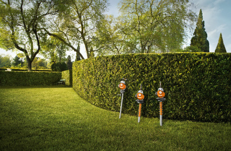 Кусторез бензиновый STIHL HS 82 T (75 см)  с поворотной рукояткой 42370112952 в Санкт-Петербурге