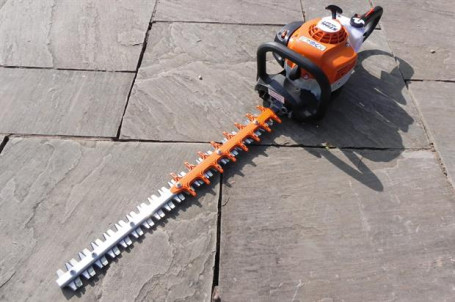 Кусторез бензиновый STIHL HS 82 T (75 см)  с поворотной рукояткой 42370112952 в Санкт-Петербурге