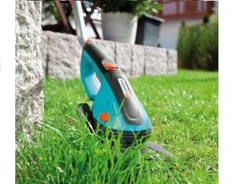 Аккумуляторные ножницы для газонов с телескопической рукояткой GARDENA ClassicCut 08890