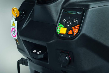 Аккумуляторный садовый трактор Cub Cadet XT2 ES107 в Санкт-Петербурге