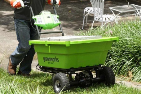 Садовая тележка самоходная Greenworks Арт. 7400007UB, 40V, 106 л, с 1хАКБ 4 Ач и ЗУ в Санкт-Петербурге