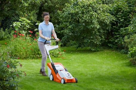 Аккумуляторная газонокосилка Stihl RMA 339 C, с AK 20 и AL 101 в Санкт-Петербурге