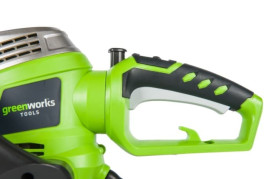 Кусторез электрический Greenworks Арт. 2201407 Deluxe, 700W, 68 см