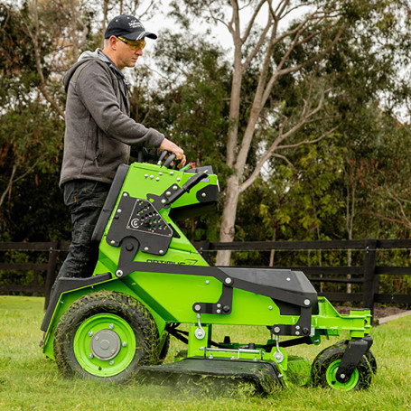 Райдер садовый аккумуляторный Greenworks ZTCS92, 82V, 92 см, с АКБ 8 кВ с нулевым радиусом разворота в Санкт-Петербурге