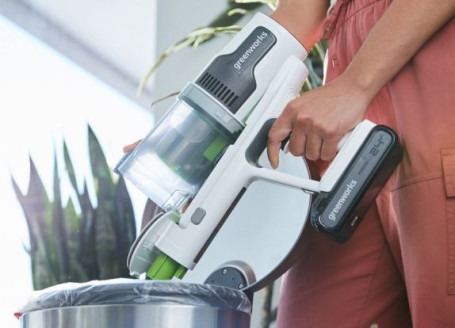 Пылесос беспроводной вертикальный аккумуляторный Greenworks 4701107UB, 24V,  с 1хАКБ 4 Ач и ЗУ в Санкт-Петербурге