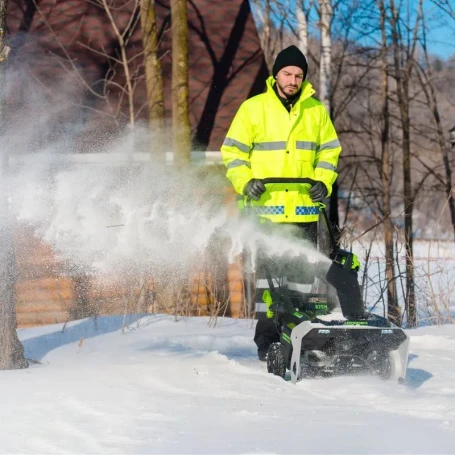 Снегоуборщик аккумуляторный Greenworks 82SN22, 82V, 56 см, бесщеточный, c 1хАКБ 5Ач и ЗУ в Санкт-Петербурге