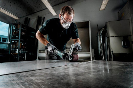 Щеточный шлифователь Metabo SE 17-200 RT 602259000 в Санкт-Петербурге