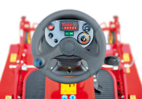 Машина для уборки травы на спортплощадках Gianni Ferrari PGS 230 Synthetic 23 л.с. в Санкт-Петербурге
