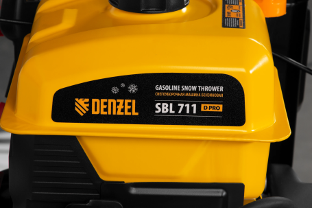 Бензиновая снегоуборочная машина DENZEL SBL 711D PRO в Санкт-Петербурге