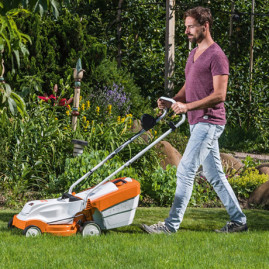 Аккумуляторная газонокосилка Stihl RMA 235 c AK 20 и AL 101