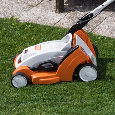 Аккумуляторная газонокосилка Stihl RMA 339 C без аккумулятора и зарядного устройства в Санкт-Петербурге